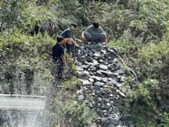 9월26일 폭포 작업중인 형제님들